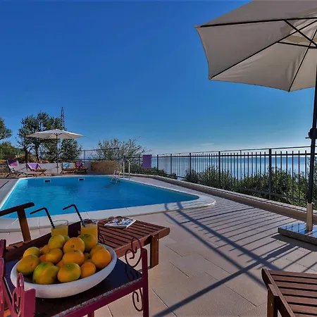 Siesta Mit Pool Und Panorama Meerblick Holiday home
